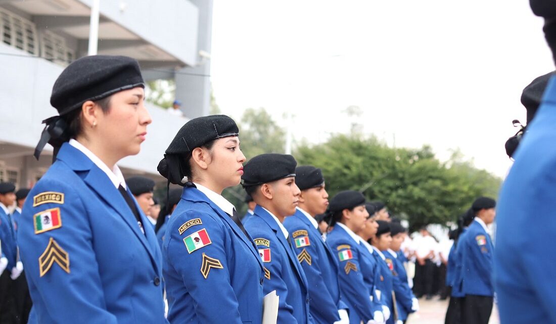 Entregan reconocimientos y ascensos a estudiantes del Bachillerato Militarizado