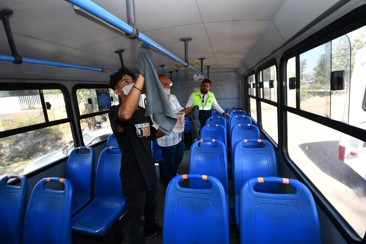Inicia desinfección y limpieza intensiva en transporte público de Irapuato ante primer caso de coronavirus
