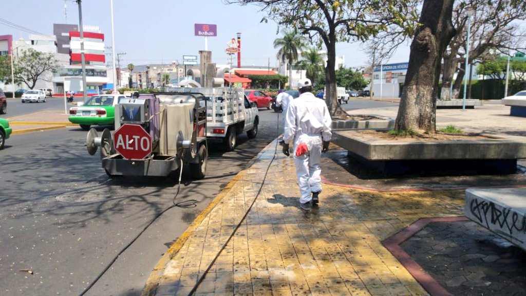 Se suma hidrolavadora a programa de desinfección en zonas públicas de Irapuato