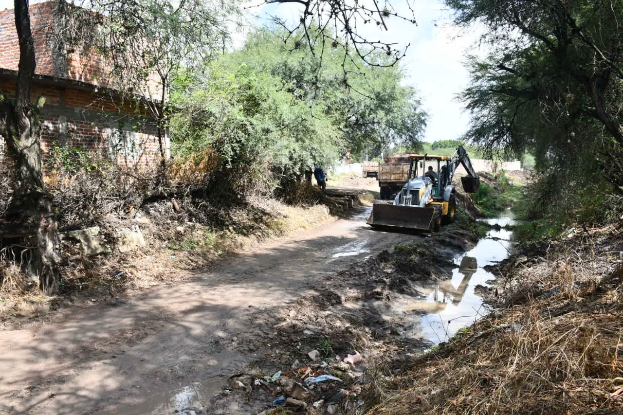 Limpian cauces en zona rural para evitar afectaciones por lluvias