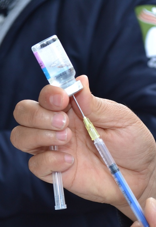 Anuncia Rusia primera vacuna efectiva contra COVID-19